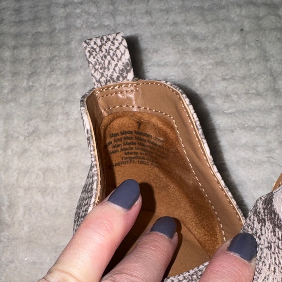 👢✨ EUC Universal Thread Snakeskin Ankle Booties | Size 7 | ✨👢 - Picture 7 of 9